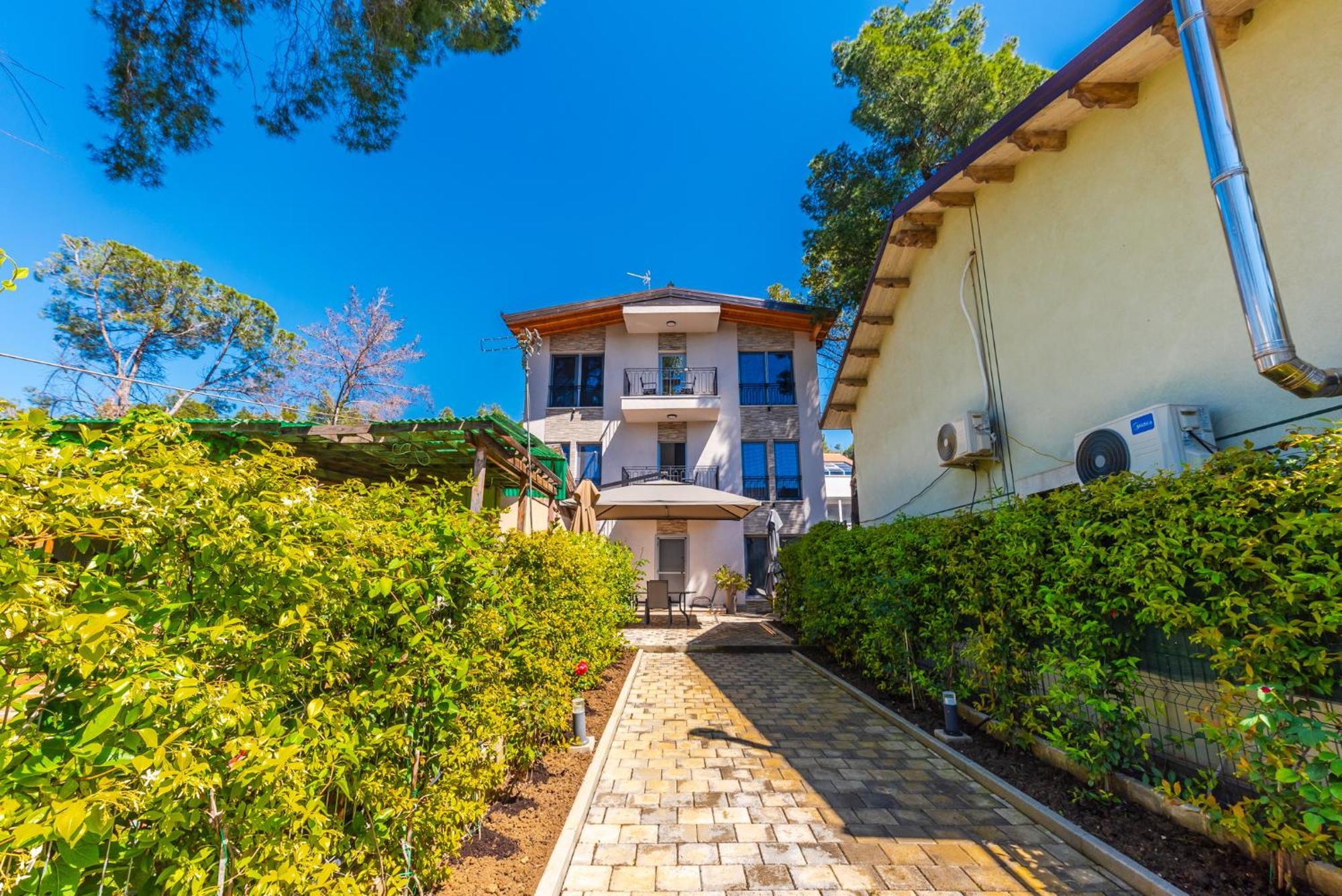 Beni'S Villa Apartments By Ps Golem  Extérieur photo
